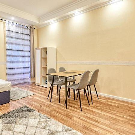 Appartamento Lovely Airbnb Near Schoenbrunn Vienna Esterno foto