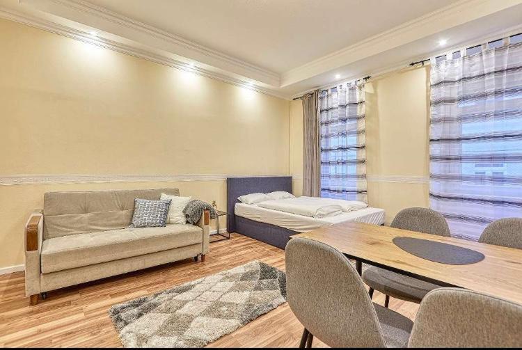 Appartamento Lovely Airbnb Near Schoenbrunn Vienna Esterno foto